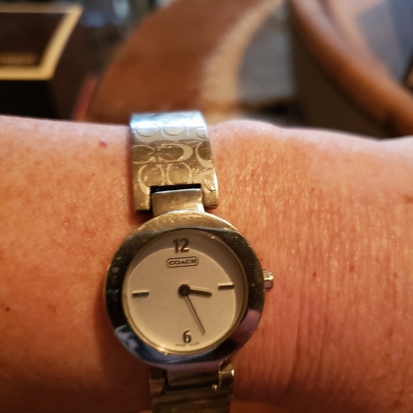Authentic Vintage Silver Signature Coach Watch - Picture 6 of 6